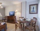 apartamentos-borizo-4-plazas-salon-con-mesa
